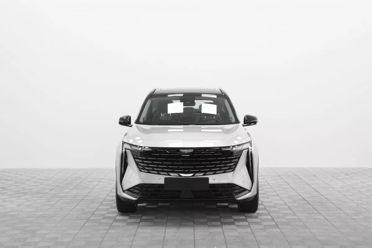 Автосалон: Geely Atlas New