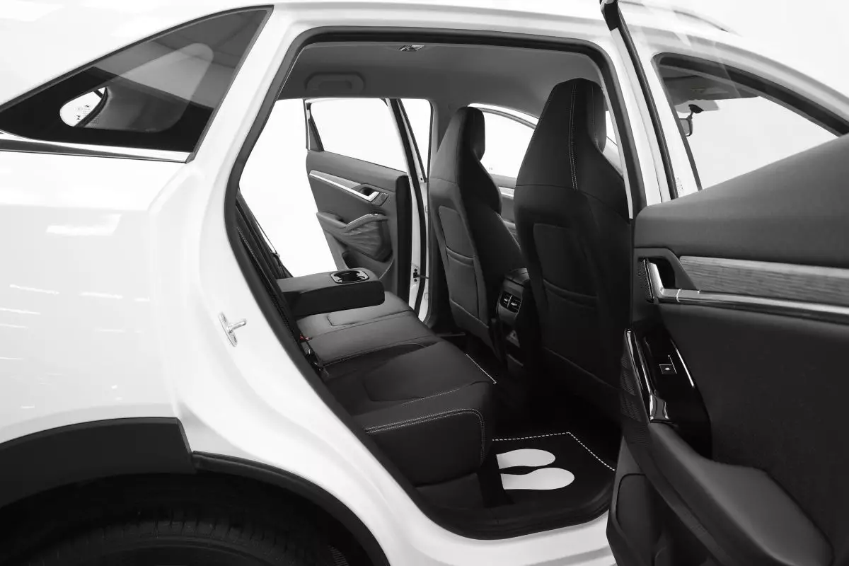 Автосалон: Jac JS6