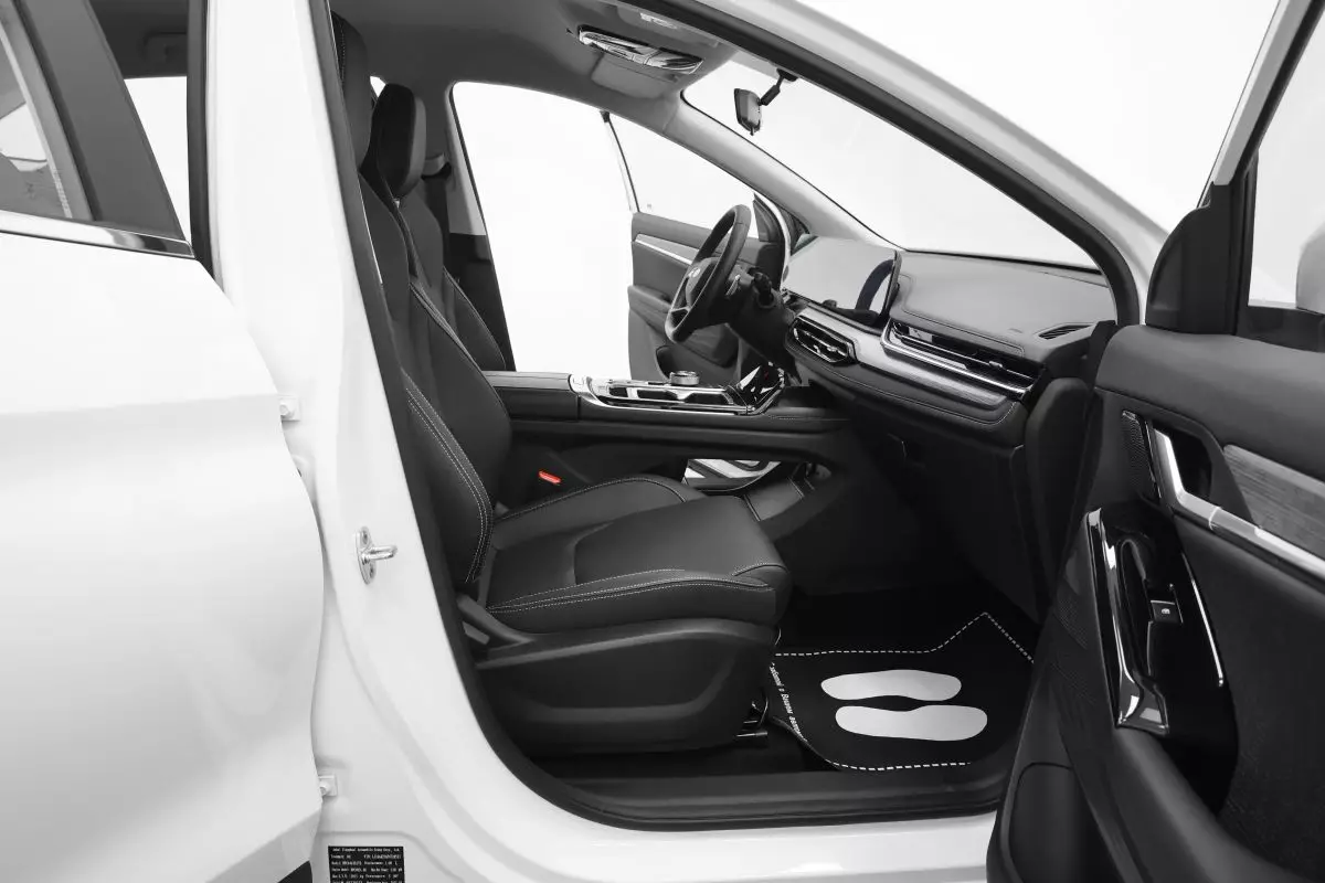 Автосалон: Jac JS6