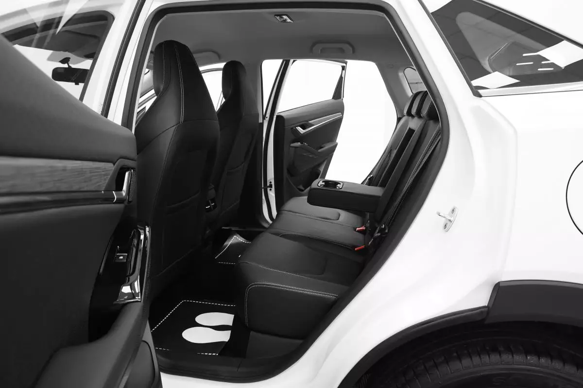 Автосалон: Jac JS6