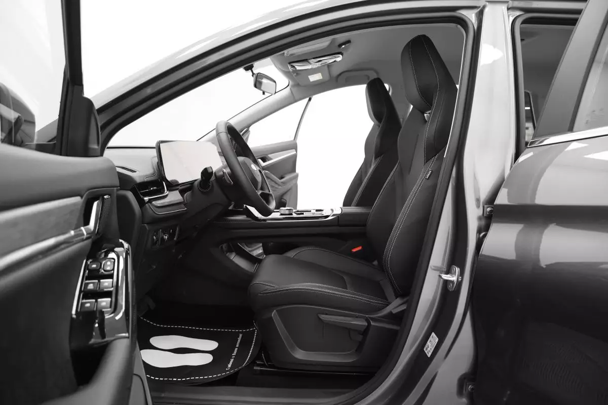 Автосалон: Jac JS6