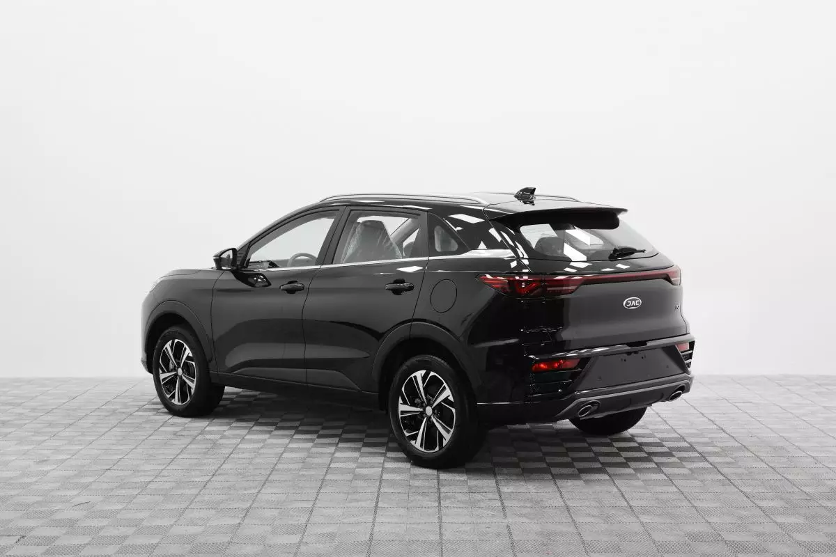 Автосалон: Jac JS6