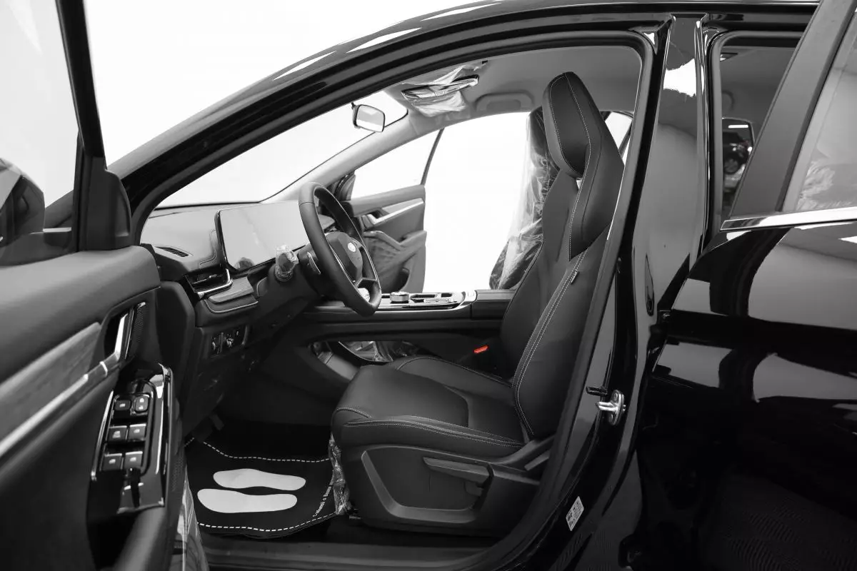 Автосалон: Jac JS6