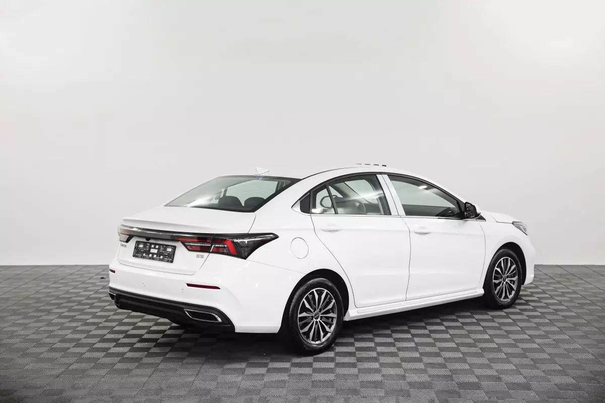 Автосалон: Omoda S5