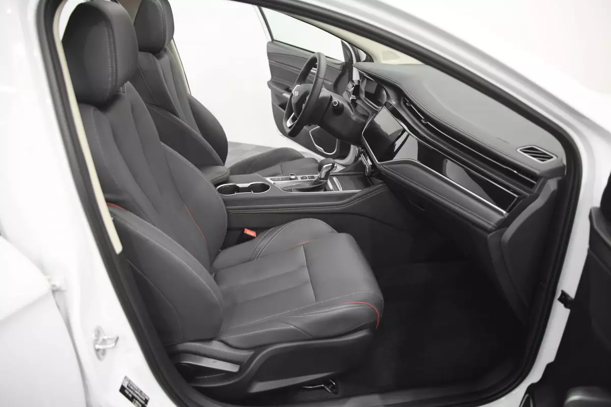 Автосалон: Omoda S5