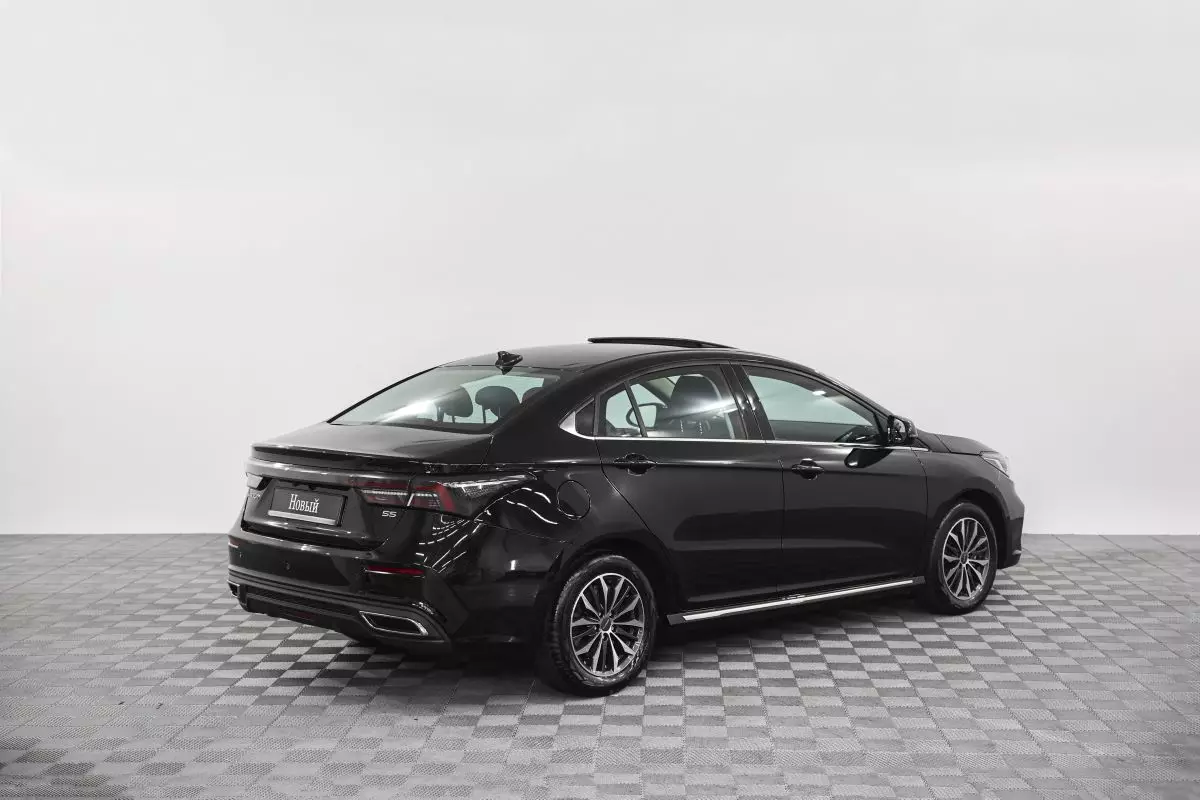 Автосалон: Omoda S5