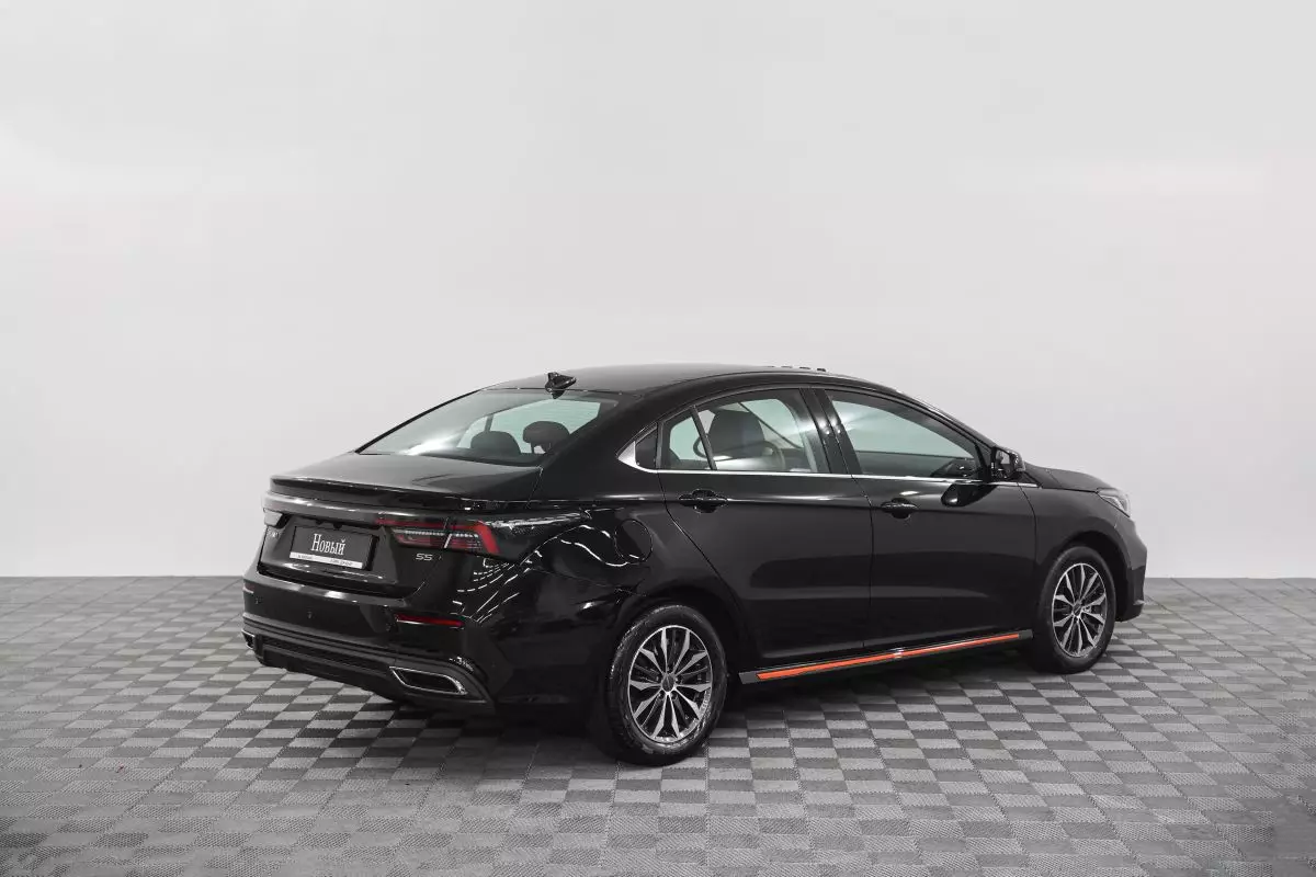 Автосалон: Omoda S5