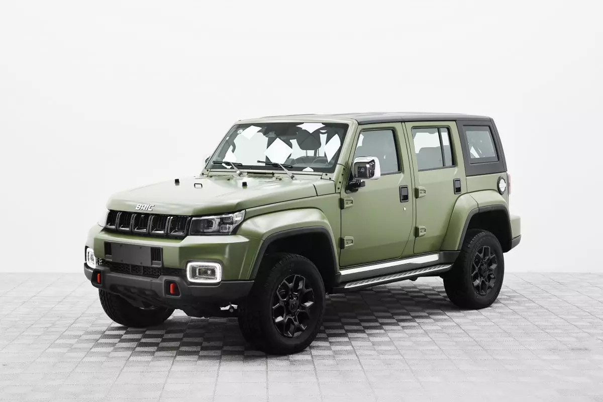 Автосалон: Baic BJ40