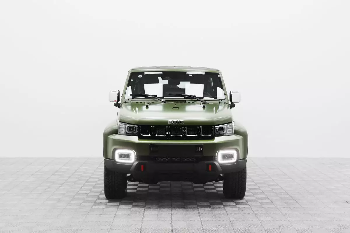 Автосалон: Baic BJ40