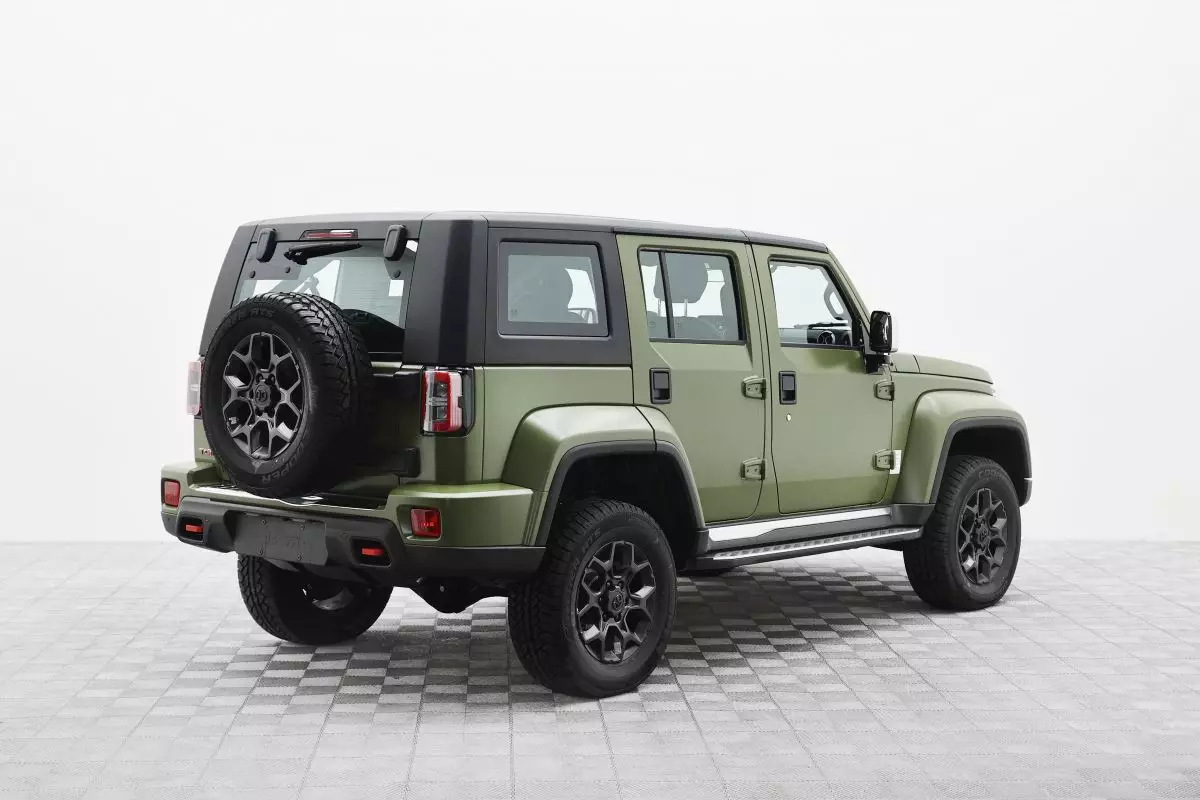 Автосалон: Baic BJ40