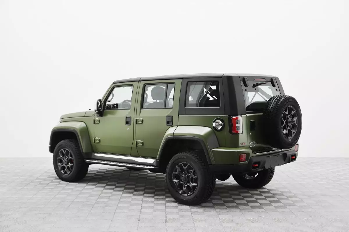 Автосалон: Baic BJ40