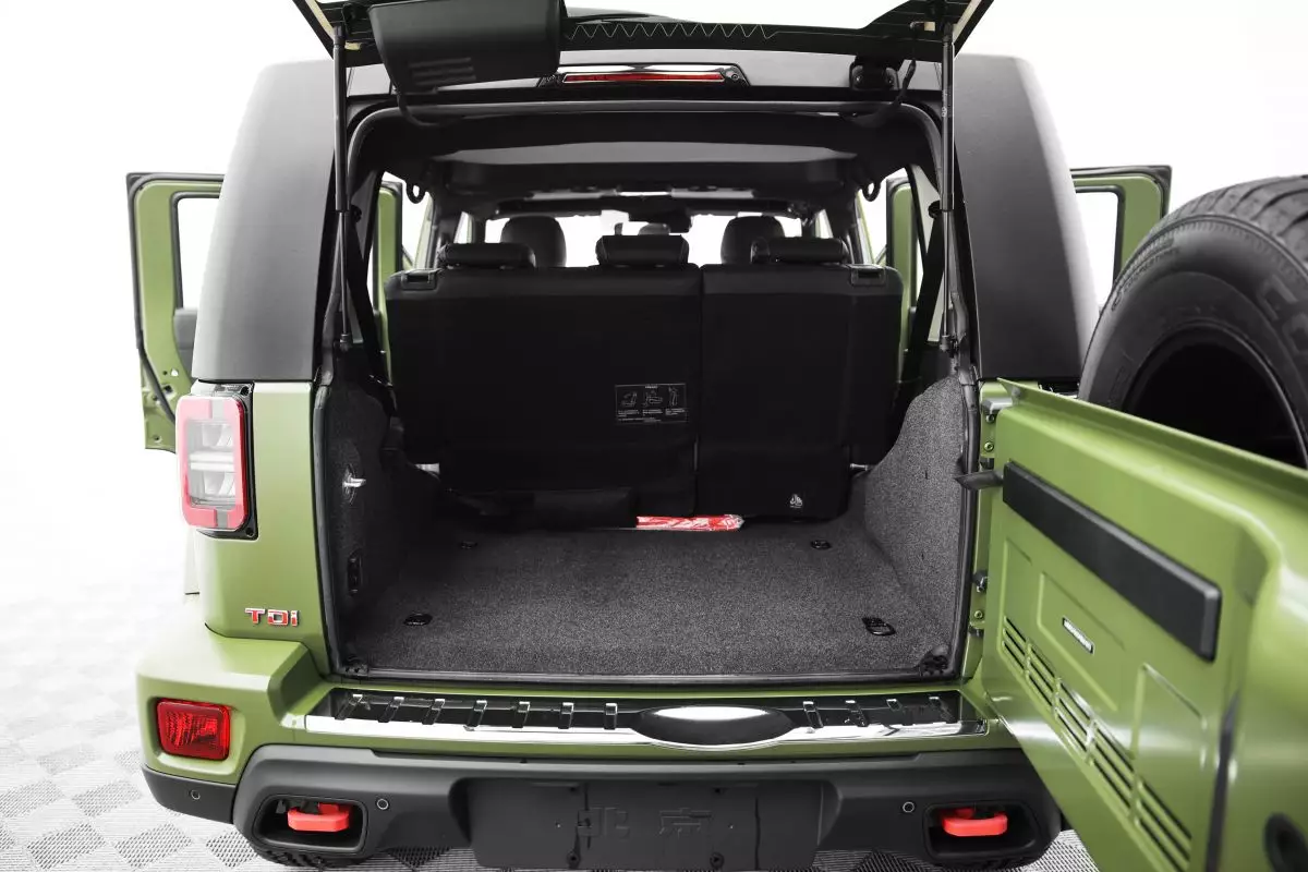 Автосалон: Baic BJ40