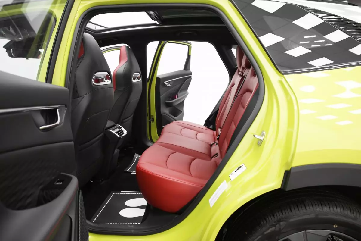 Автосалон: Baic X55