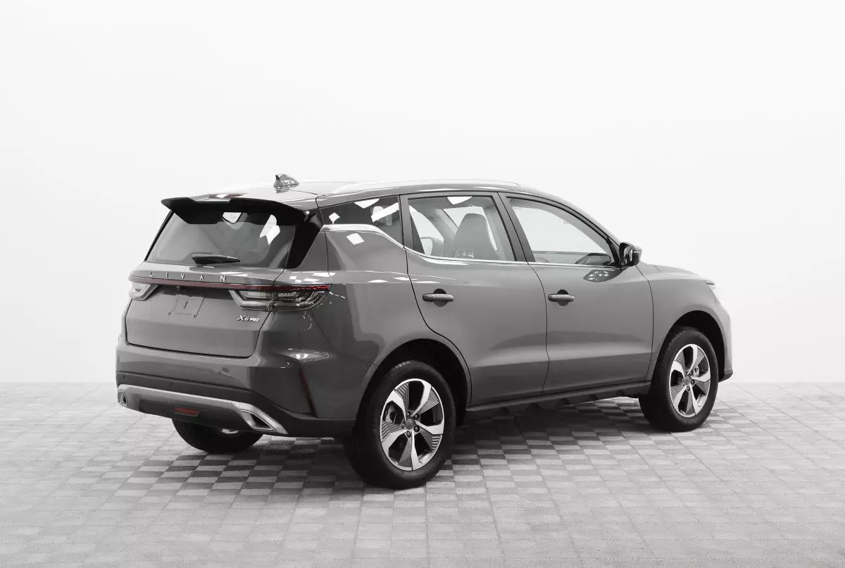Автосалон: Livan X6 Pro