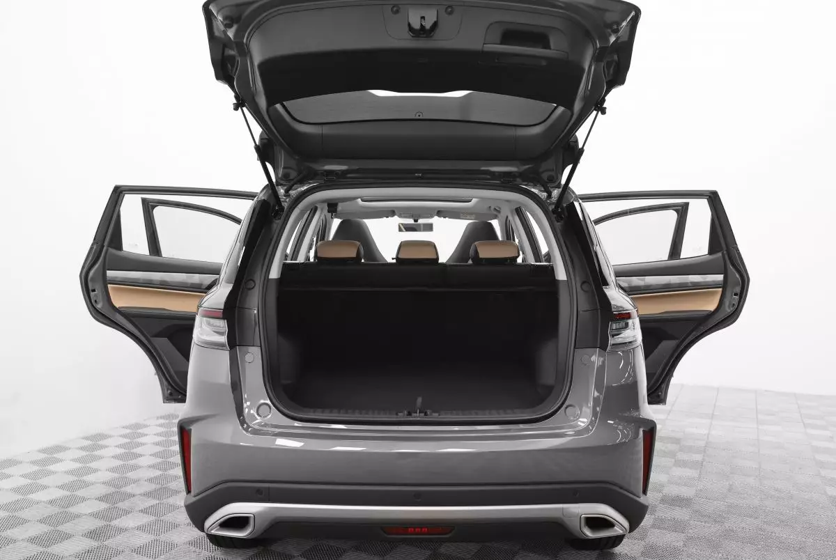 Автосалон: Livan X6 Pro