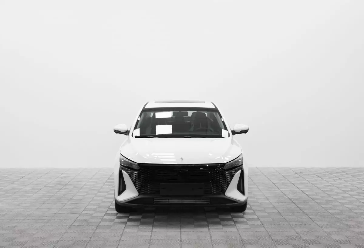 Автосалон: Livan S6 Pro