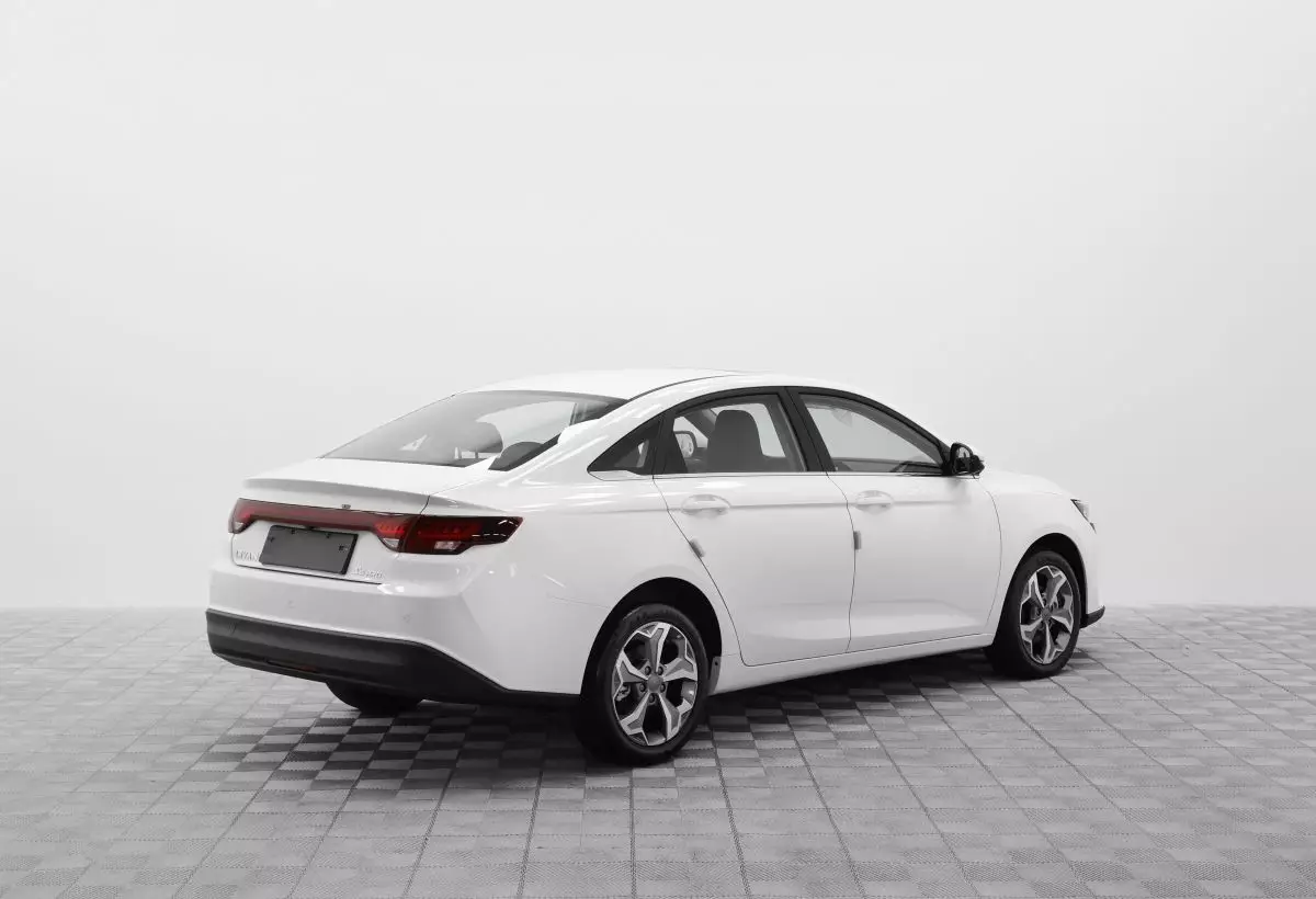 Автосалон: Livan S6 Pro