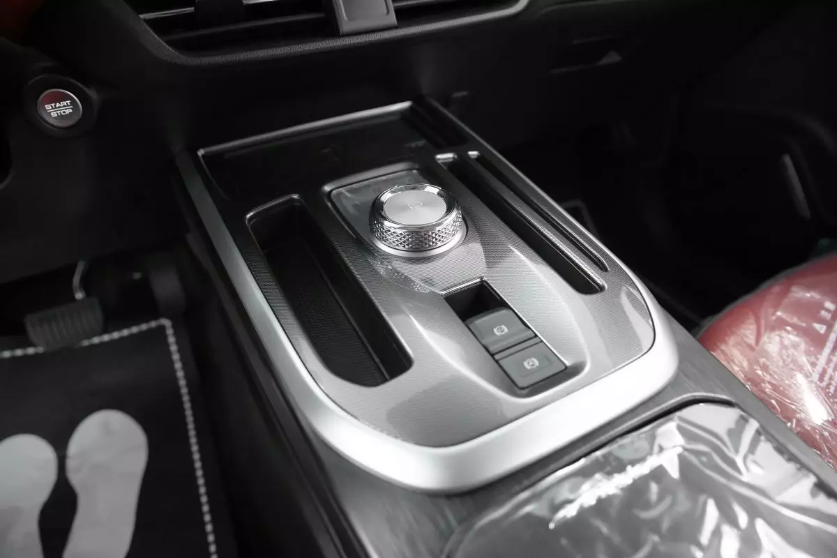 Автосалон: Haval New Jolion
