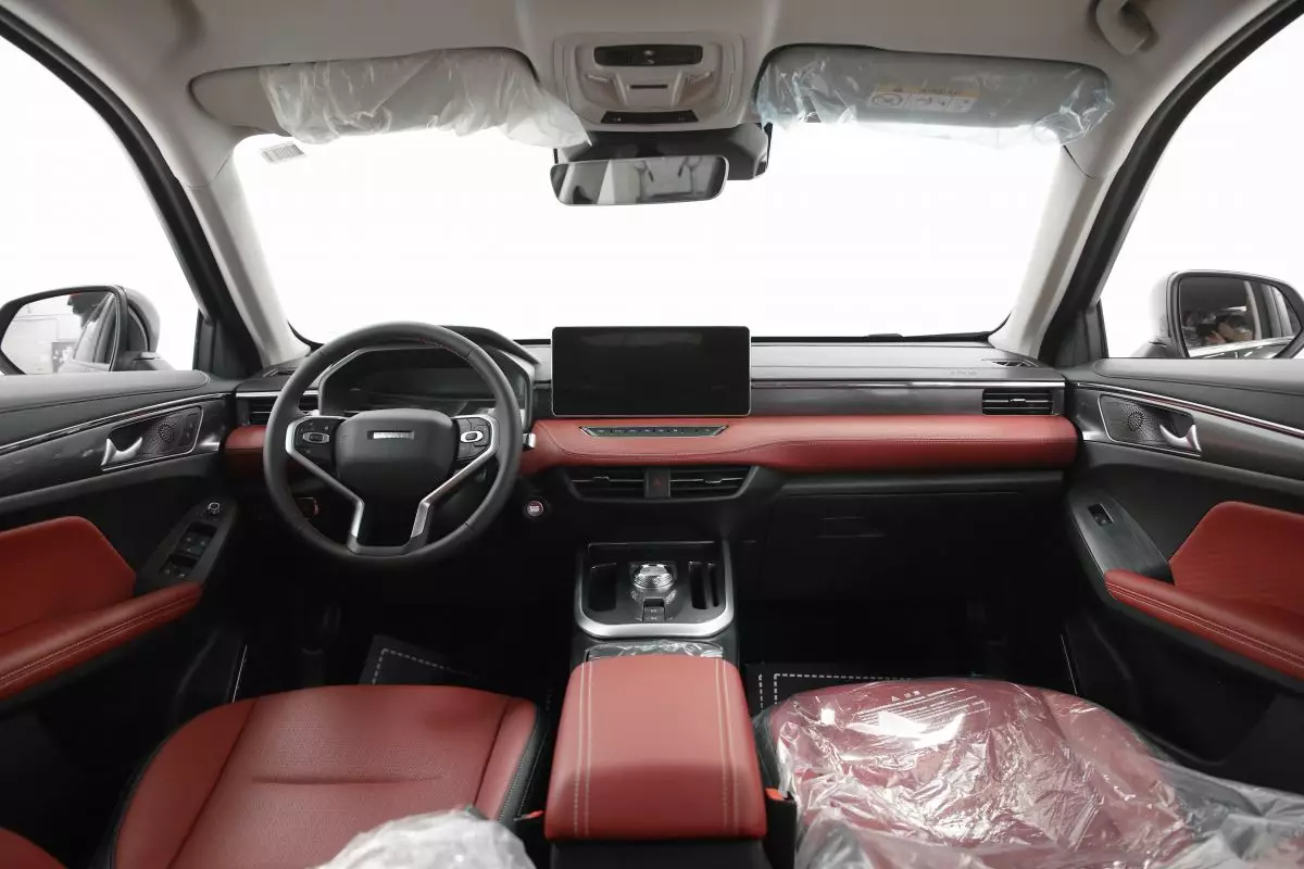 Автосалон: Haval New Jolion
