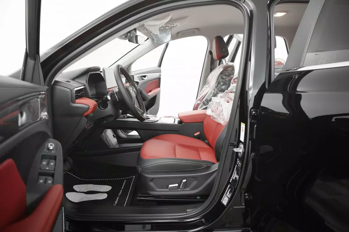Автосалон: Haval New Jolion