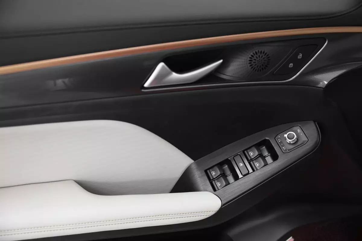 Автосалон: Haval New Jolion