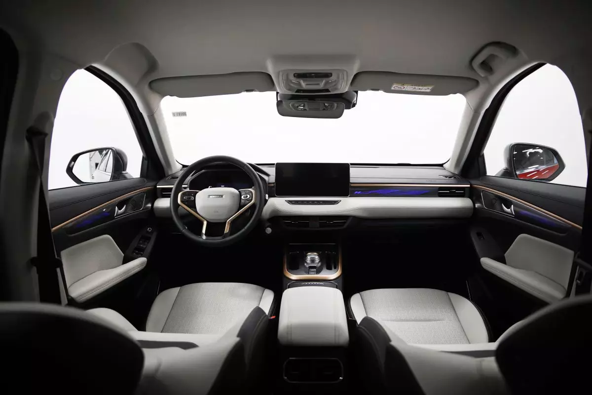 Автосалон: Haval New Jolion