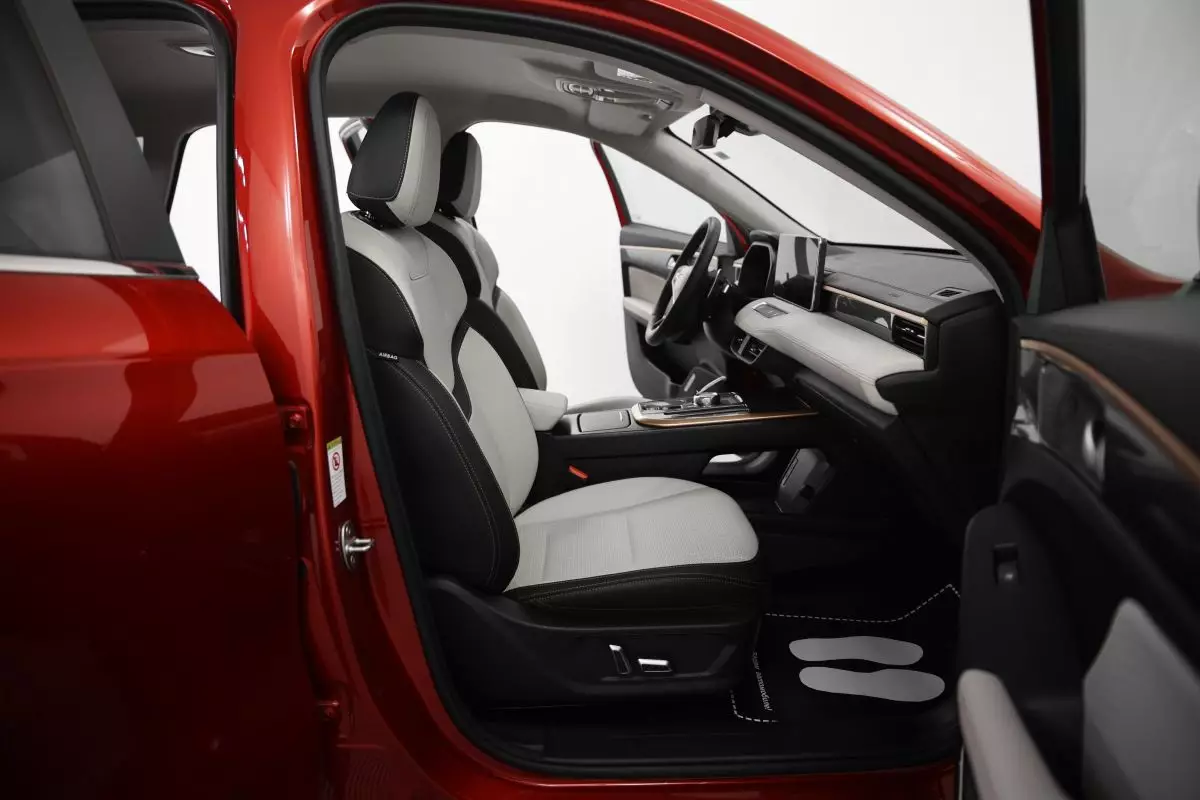 Автосалон: Haval New Jolion