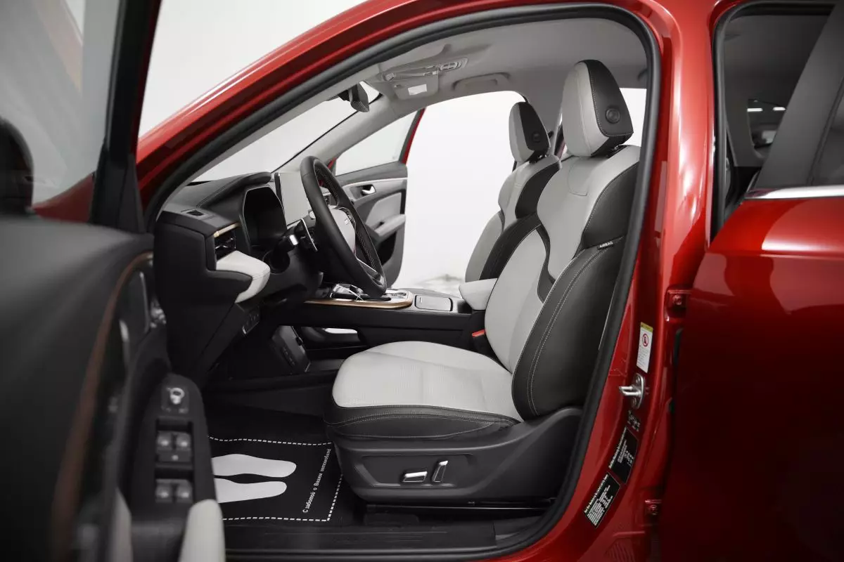 Автосалон: Haval New Jolion