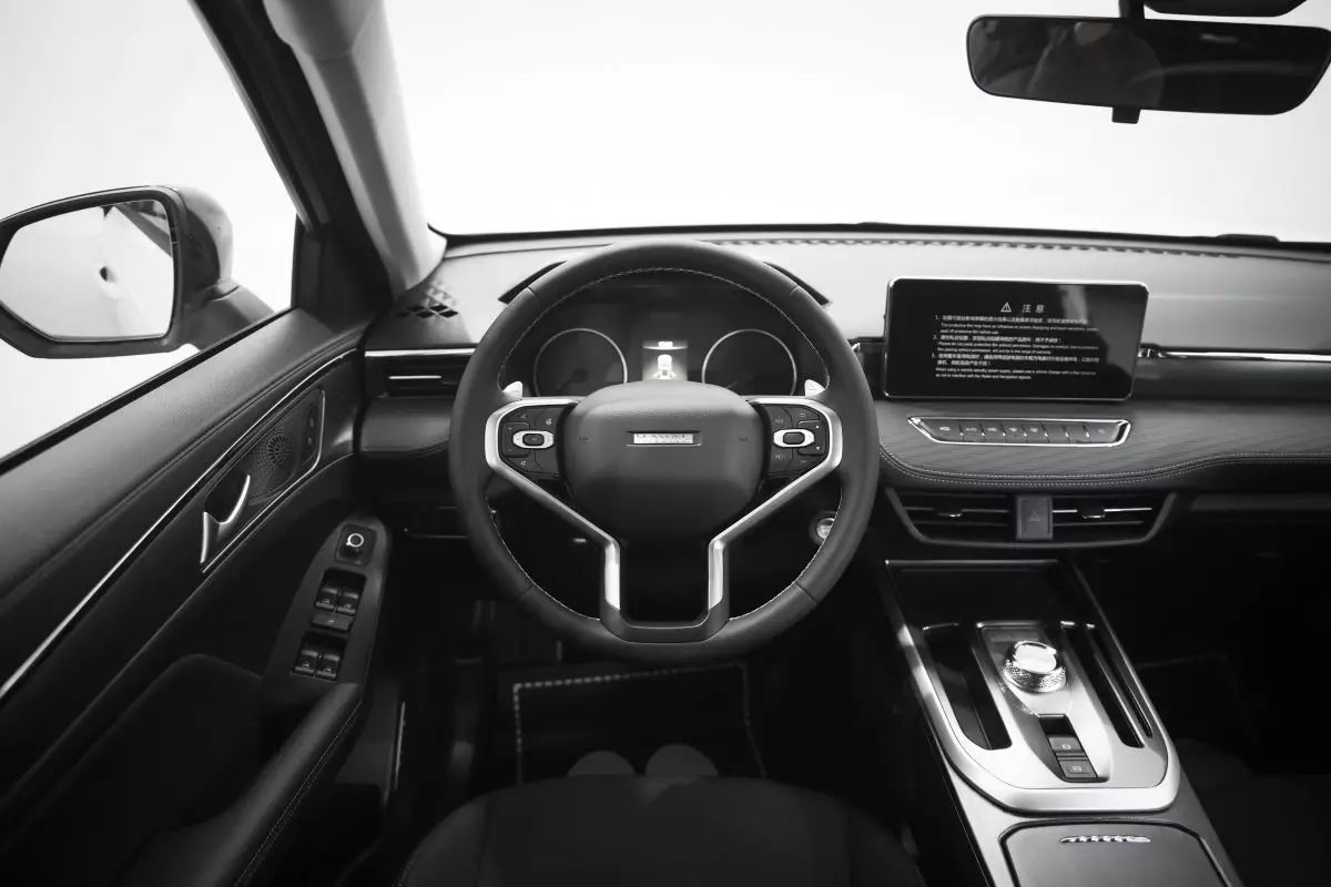 Автосалон: Haval New Jolion