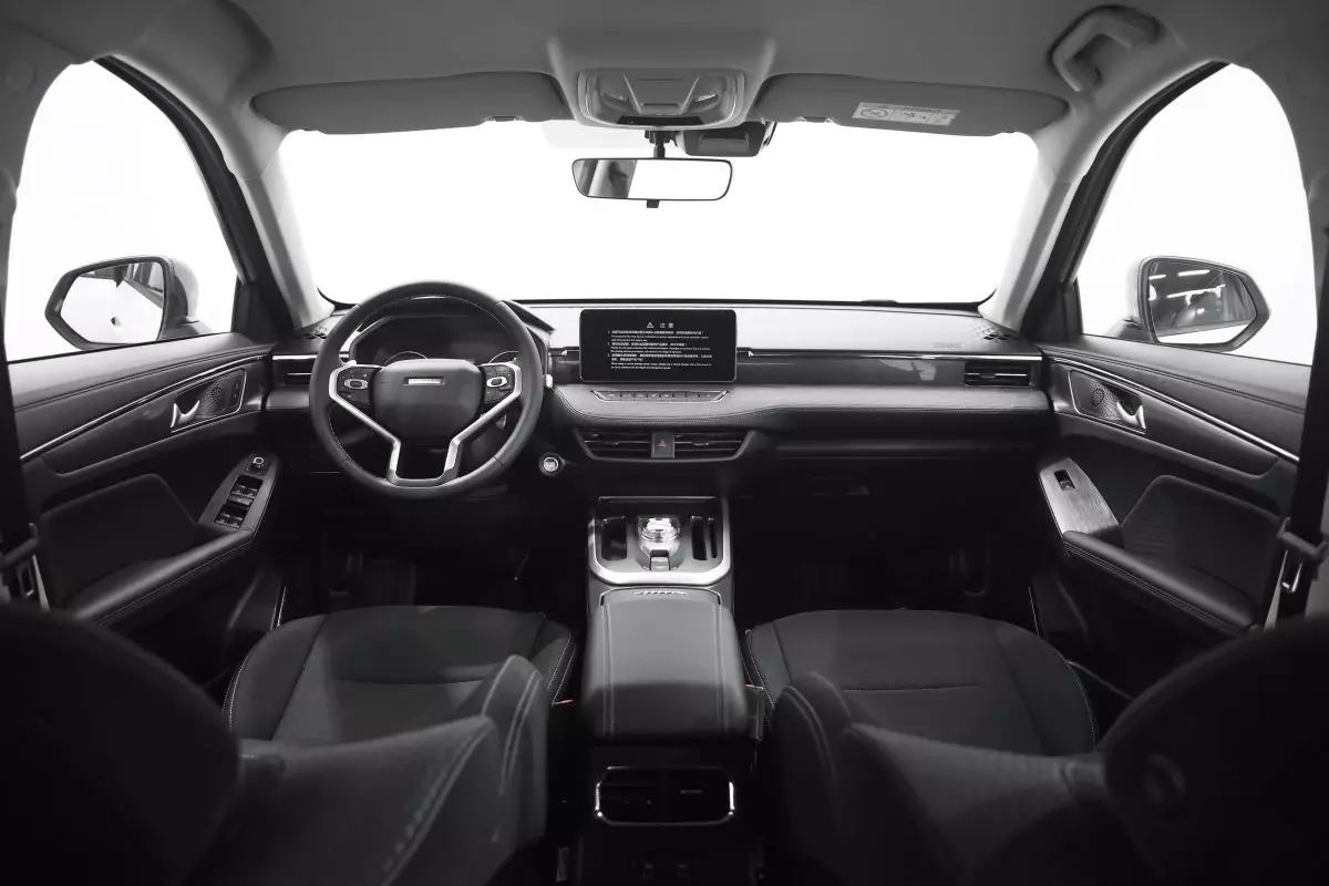 Автосалон: Haval New Jolion