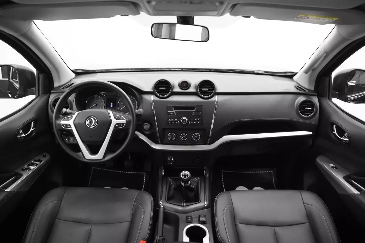 Автосалон: Dongfeng DF6