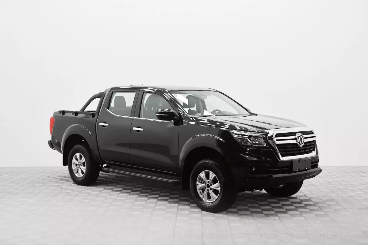 Автосалон: Dongfeng DF6