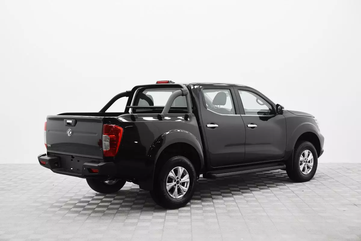 Автосалон: Dongfeng DF6