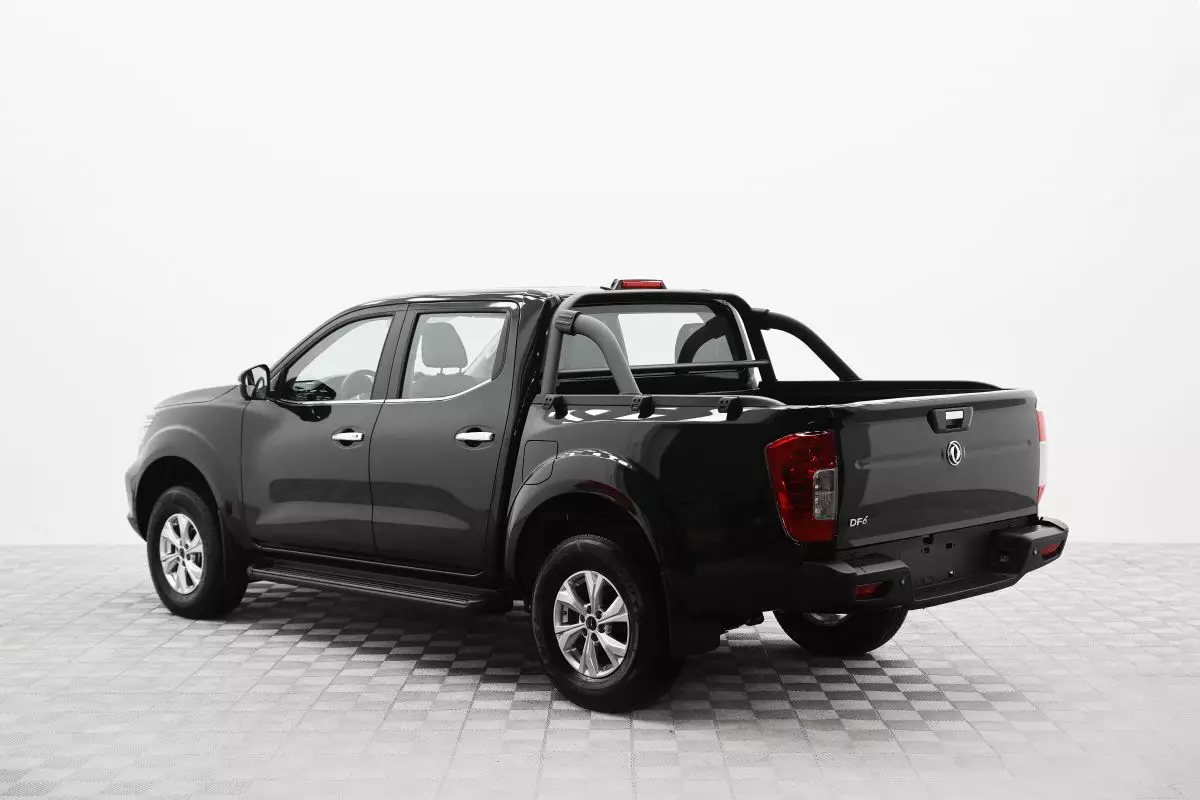 Автосалон: Dongfeng DF6