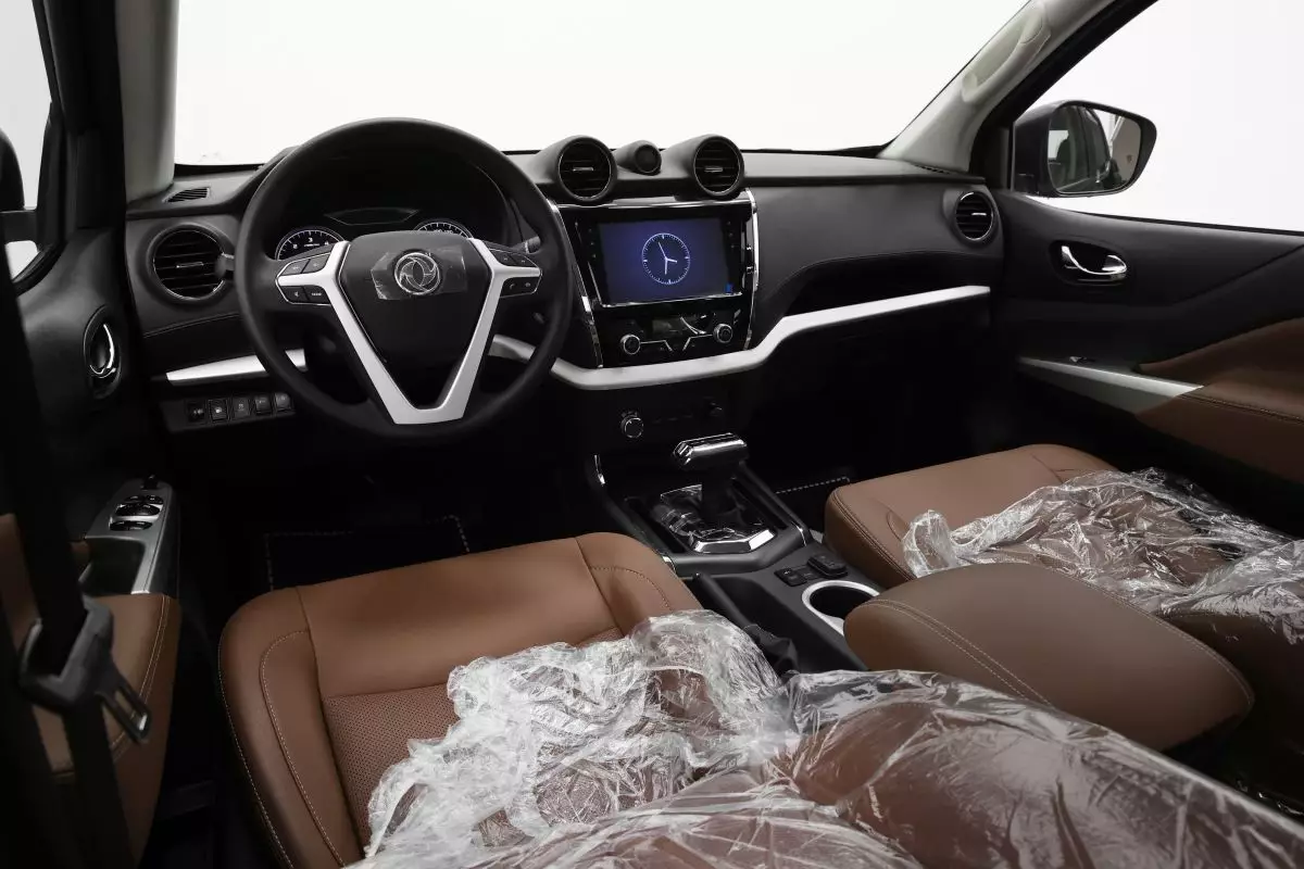 Автосалон: Dongfeng DF6