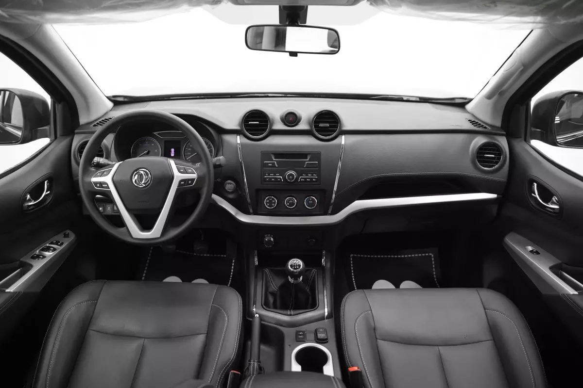 Автосалон: Dongfeng DF6