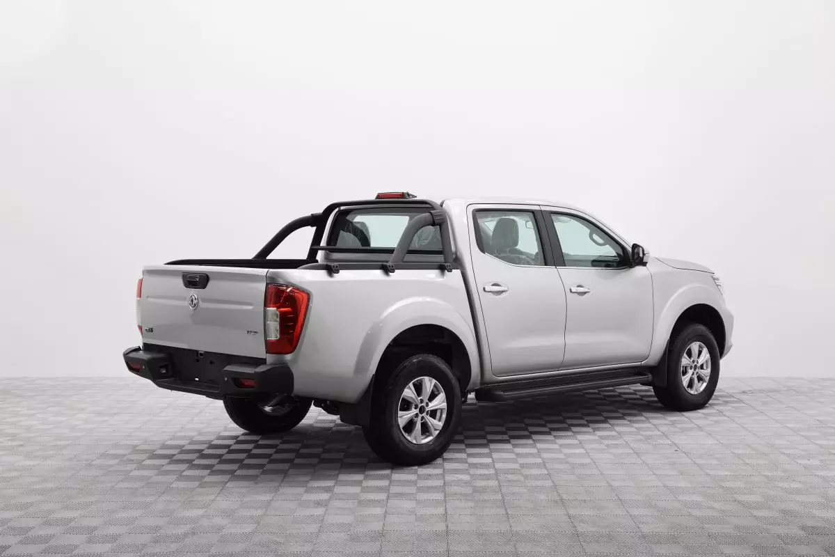 Автосалон: Dongfeng DF6
