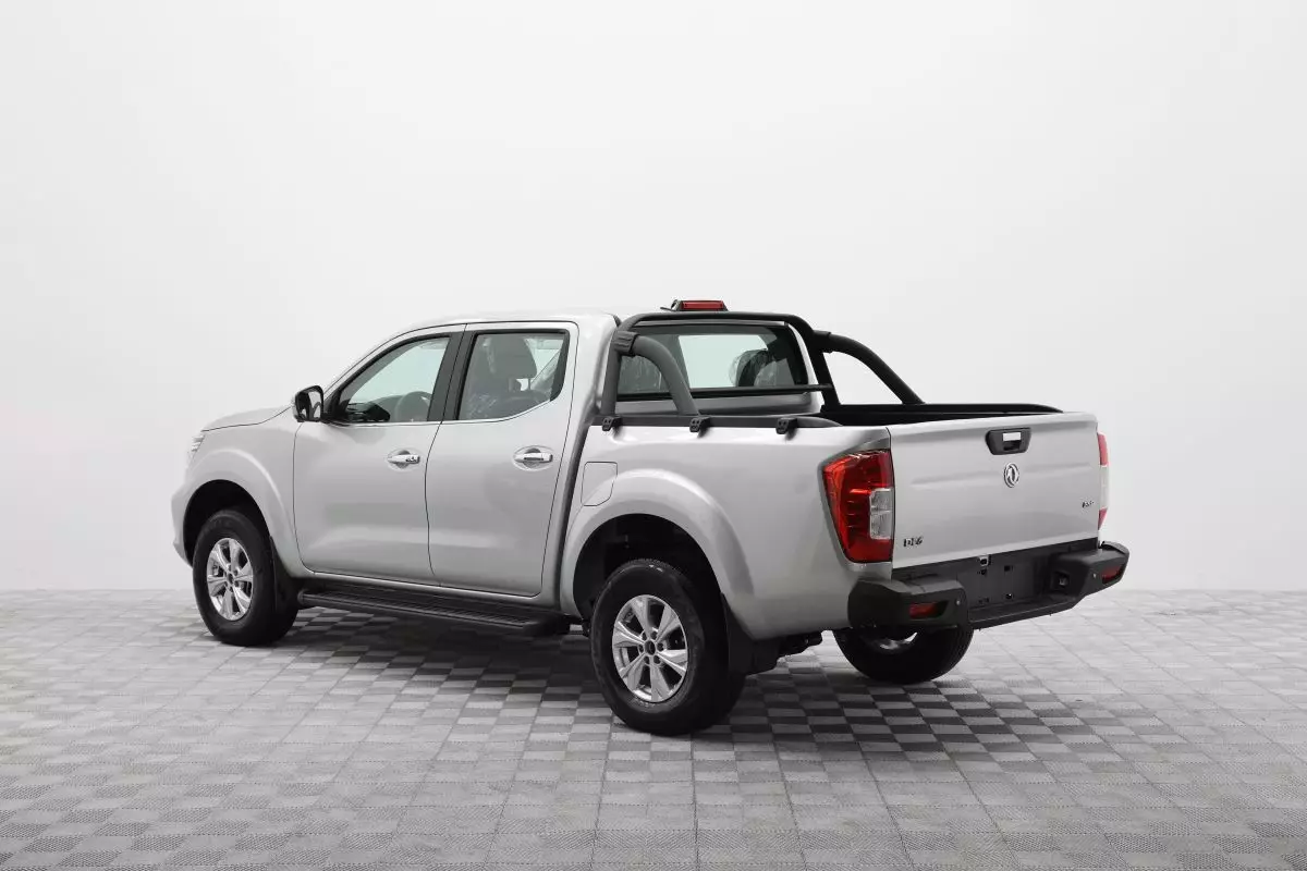 Автосалон: Dongfeng DF6