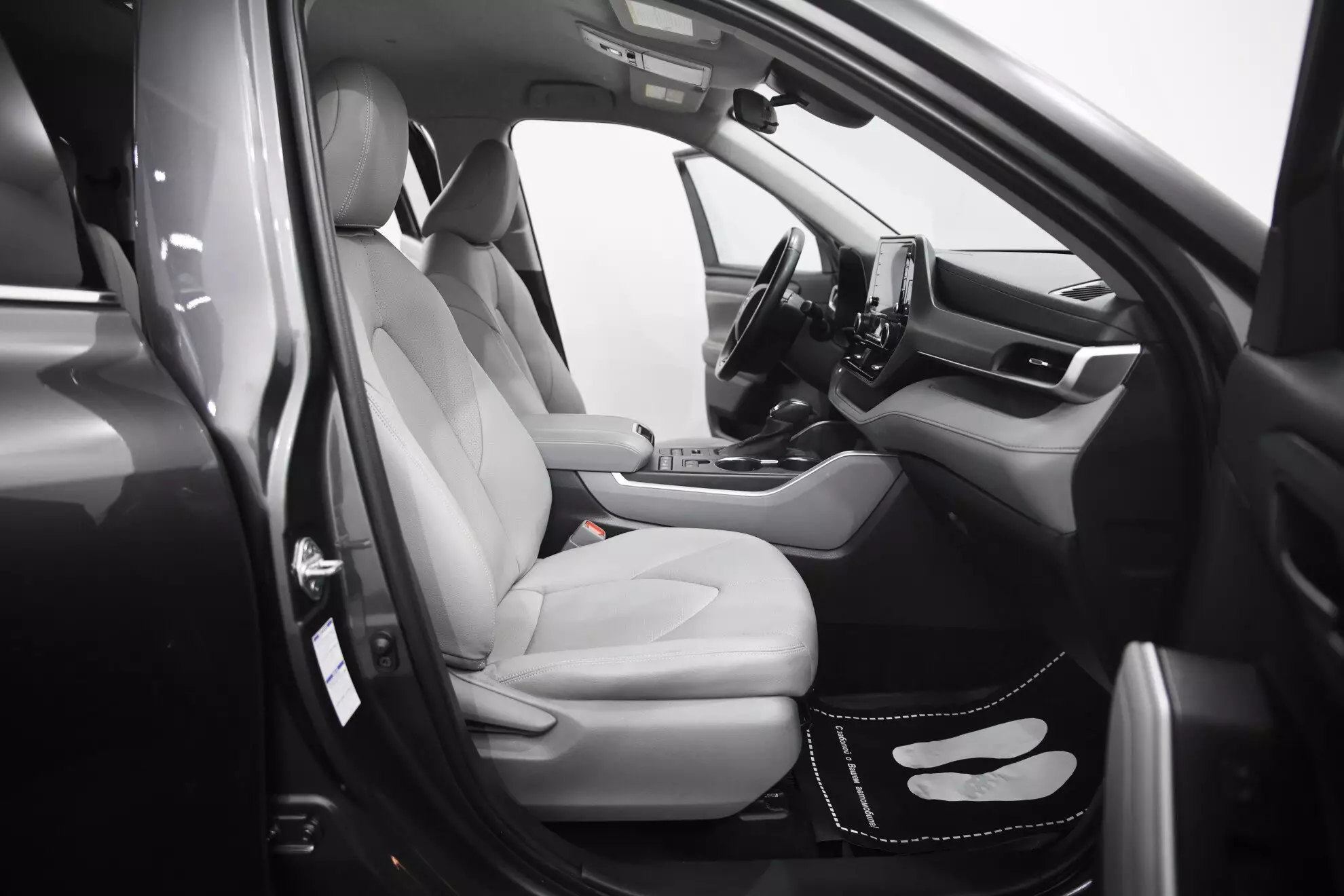 Автосалон: Toyota Highlander