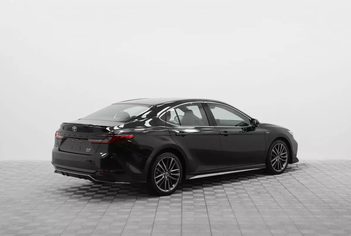 Автосалон: Toyota Camry