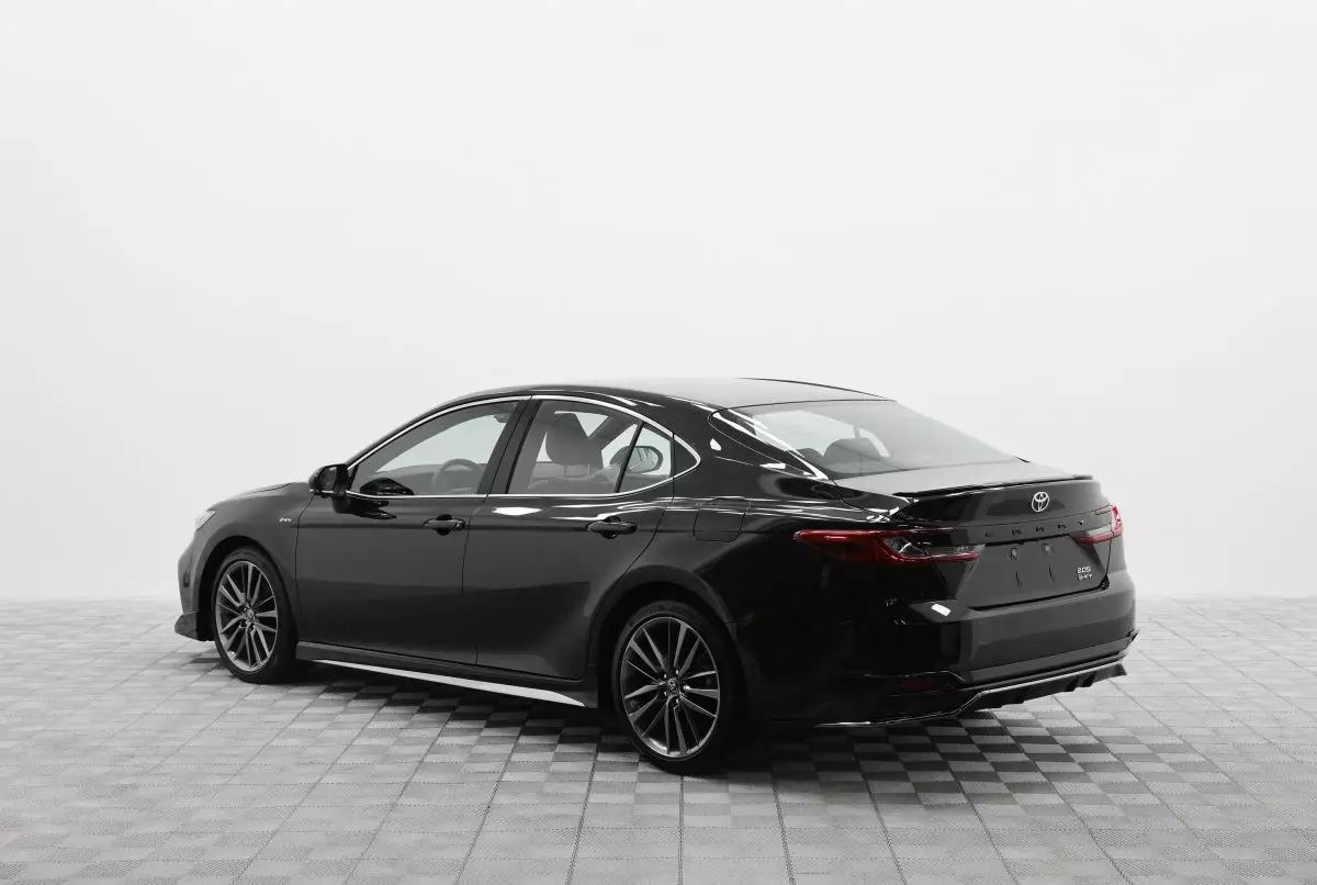 Автосалон: Toyota Camry