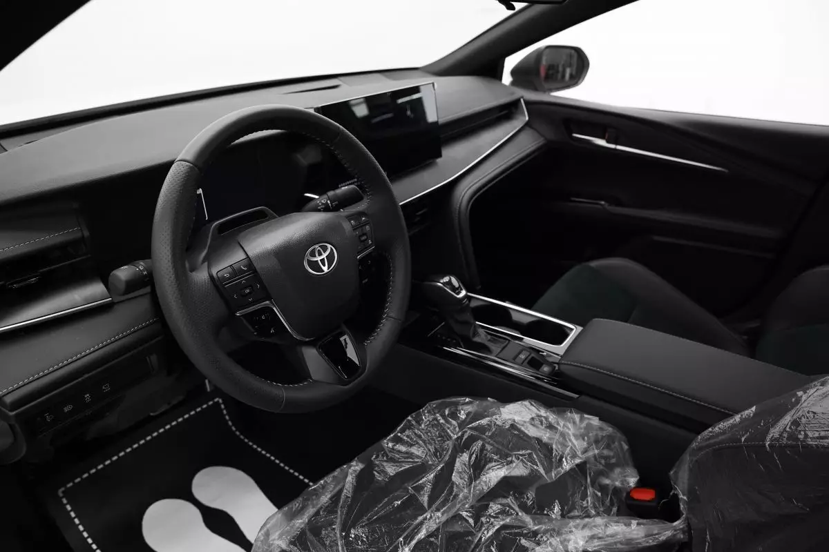 Автосалон: Toyota Camry