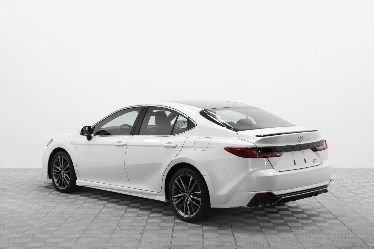 Автосалон: Toyota Camry
