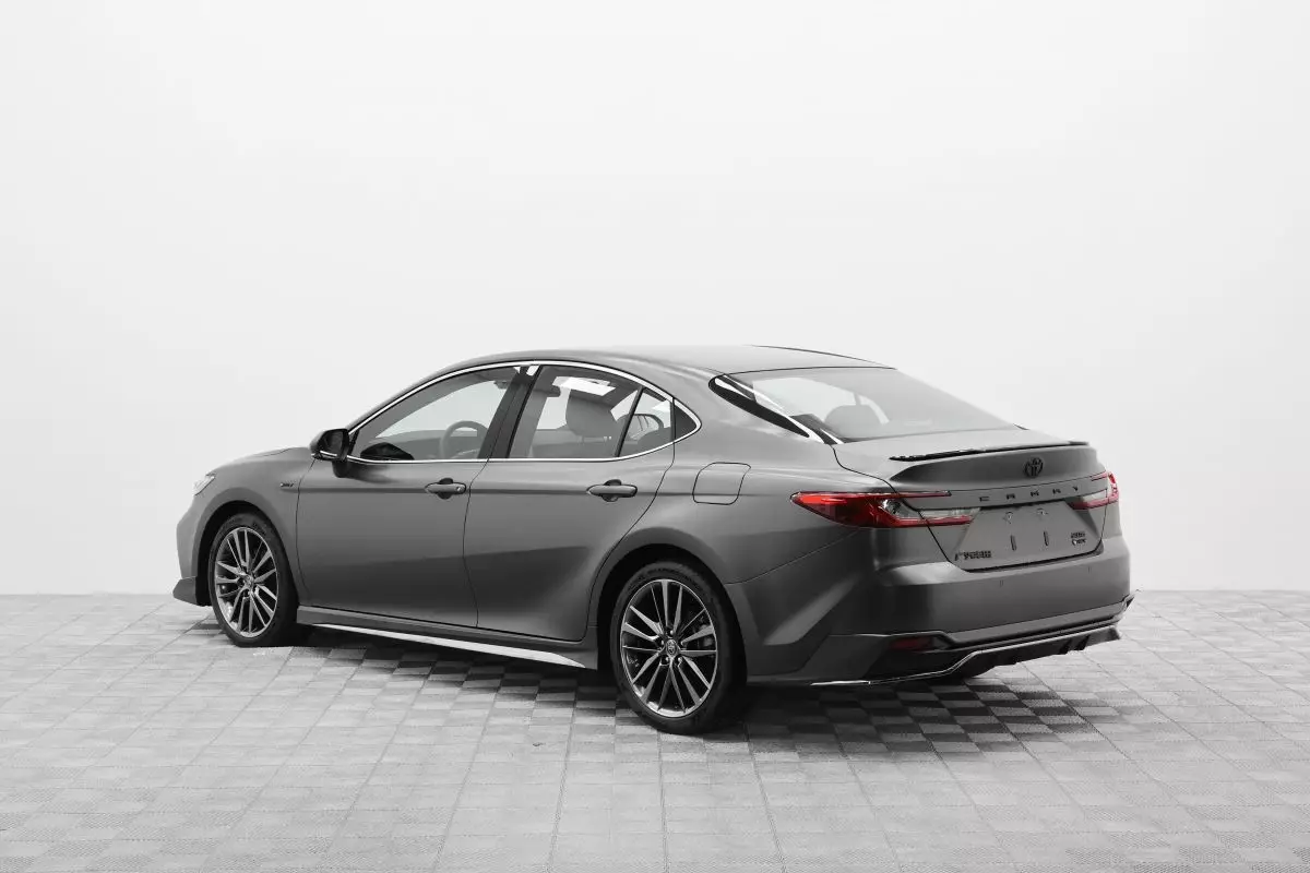 Автосалон: Toyota Camry