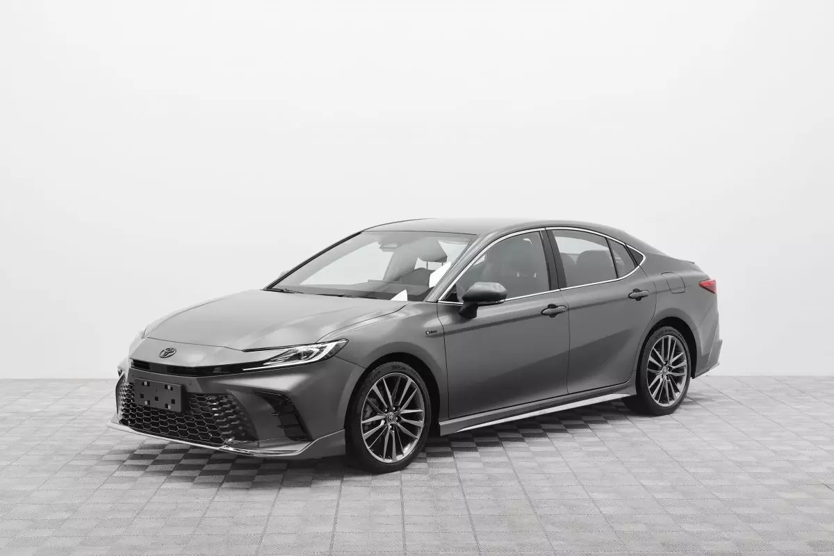 Автосалон: Toyota Camry