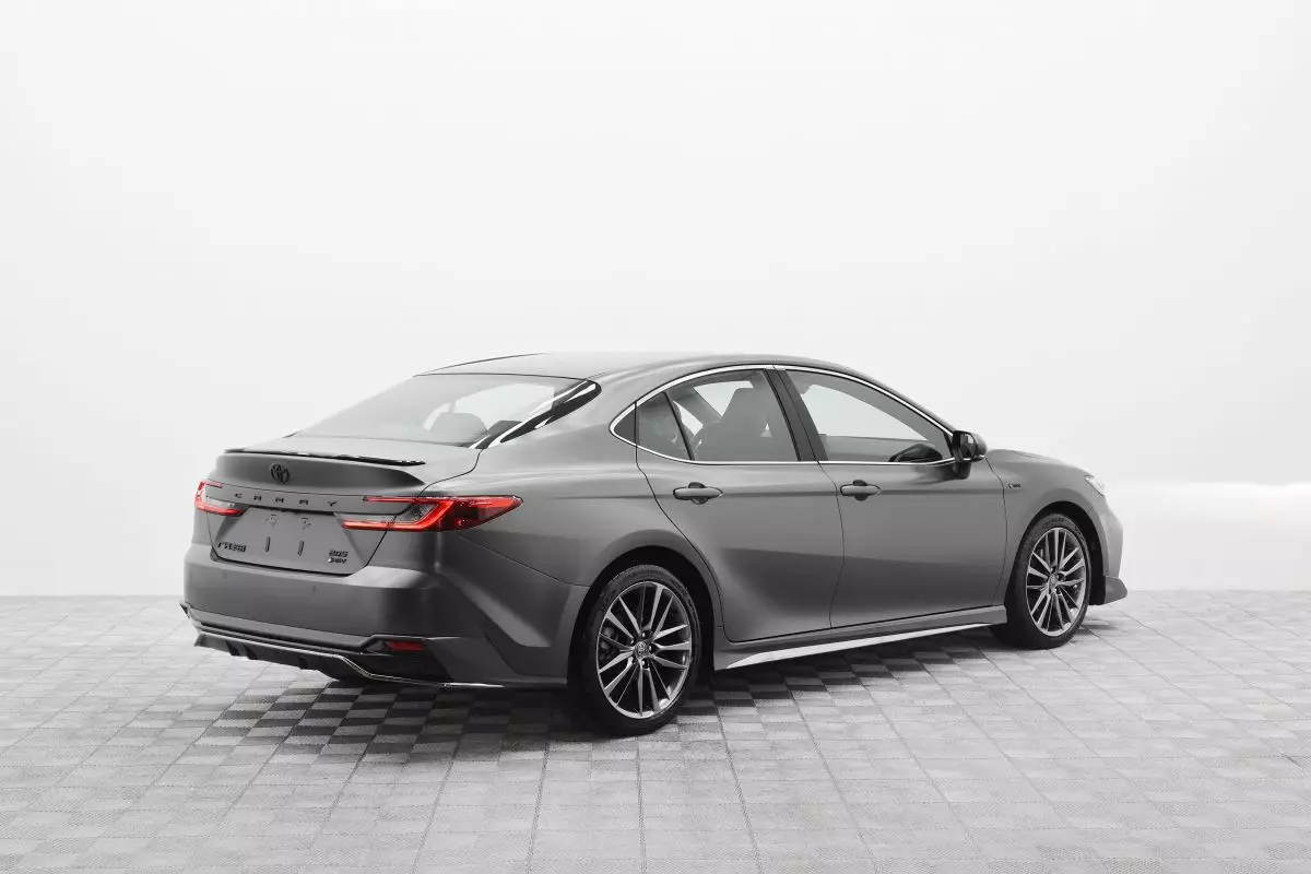 Автосалон: Toyota Camry