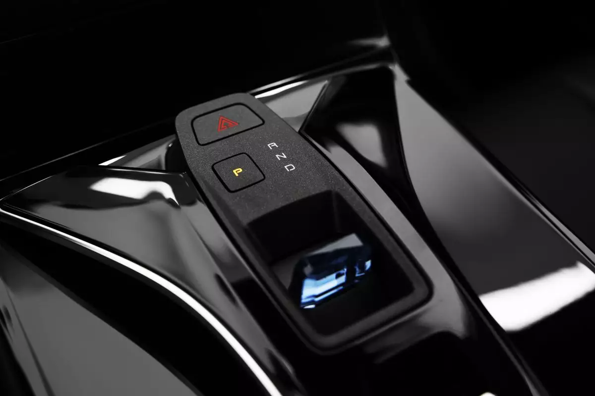 Автосалон: Dongfeng Mage