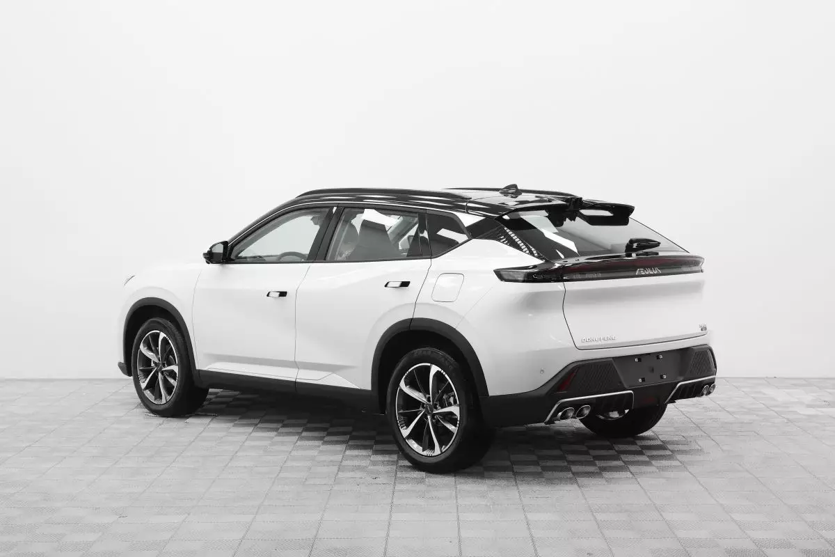 Автосалон: Dongfeng Mage