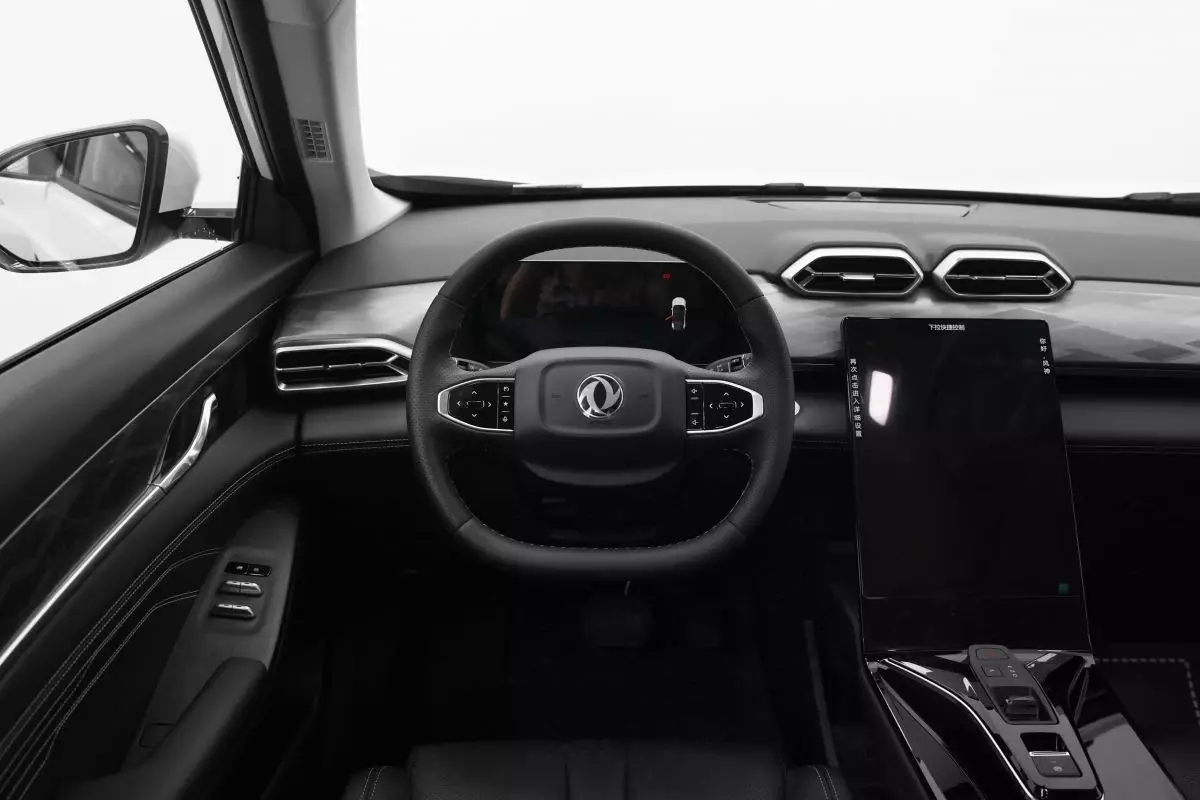 Автосалон: Dongfeng Mage