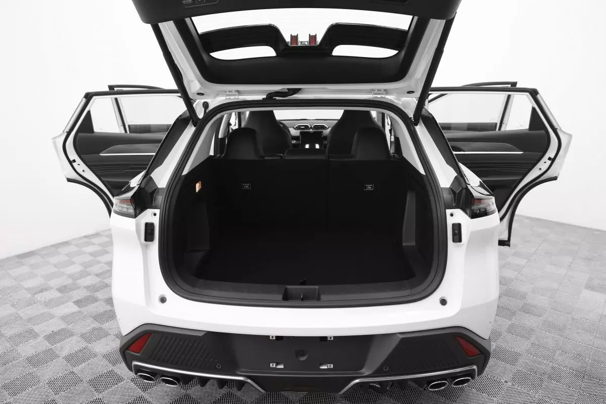 Автосалон: Dongfeng Mage